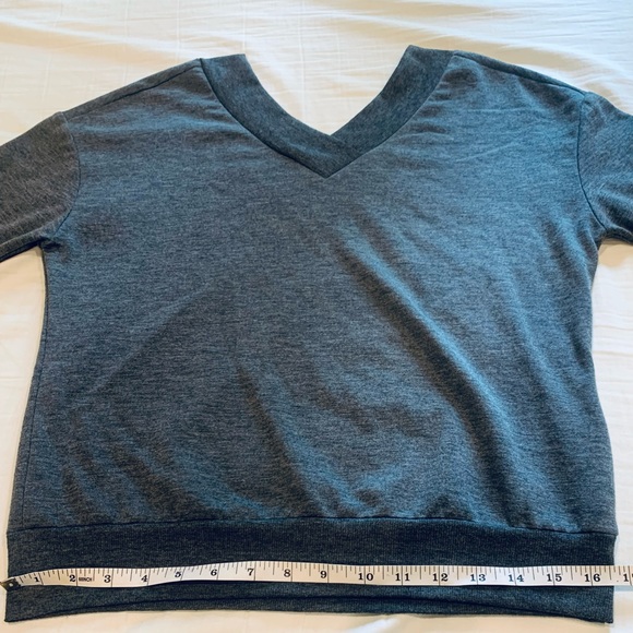 🛍 2/$25 Vero Moda V-Neck Sweater - Picture 5 of 8